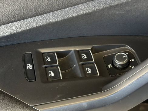 Used 2021 Volkswagen Jetta SE FWD image 12