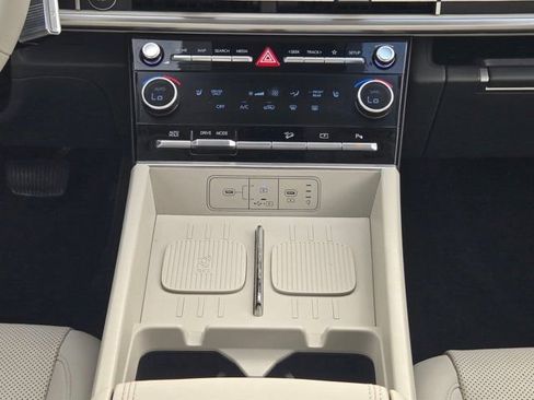 Used 2025 Hyundai Santa Fe SEL FWD image 17