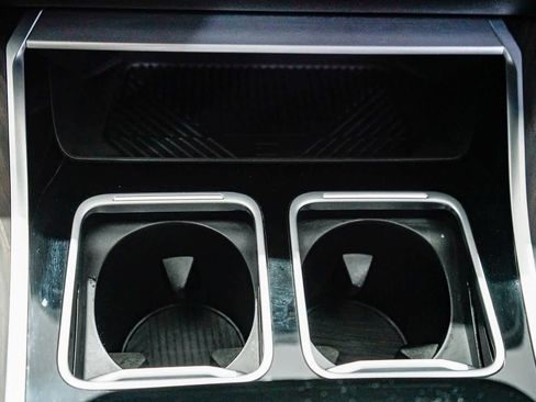 Used 2024 BMW 760i xDrive w/ Executive Package image 23