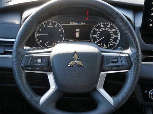 New 2026 Mitsubishi Outlander ES image 8