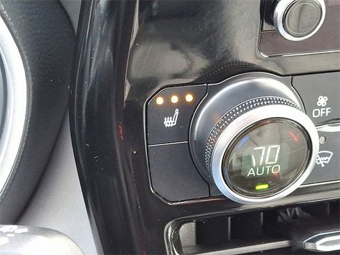 Certified 2024 Toyota Highlander XLE image 24