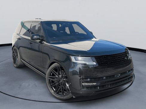 Used 2025 Land Rover Range Rover SE AWD/4WD image 3