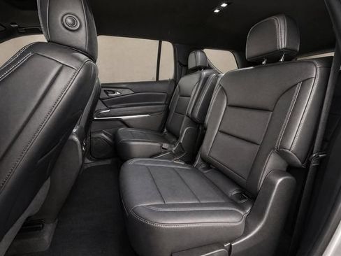 Used 2025 Chevrolet Traverse LT w/ Driver Confidence Package FWD image 10