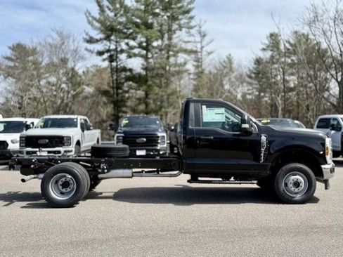 New 2025 Ford F350 XL w/ XL Chrome Package image 3