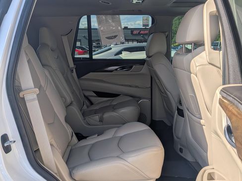 Used 2020 Cadillac Escalade Premium Luxury AWD/4WD image 8