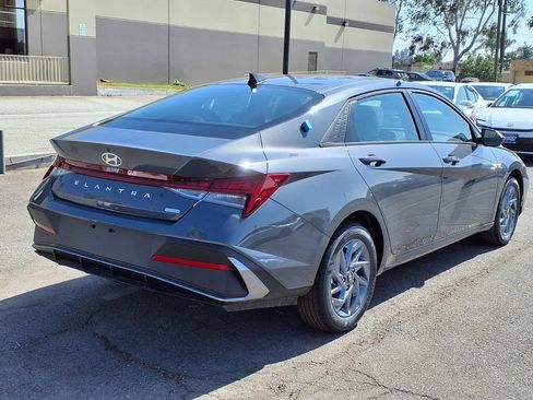 New 2026 Hyundai Elantra Hybrid FWD image 4
