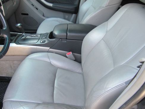 Used 2005 Toyota 4Runner Limited AWD/4WD image 16