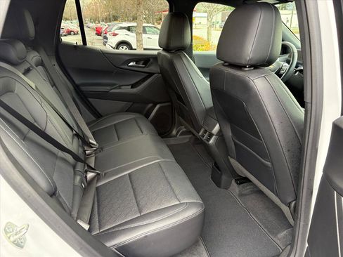 Used 2025 Chevrolet Equinox LT w/ Convenience Package II image 18