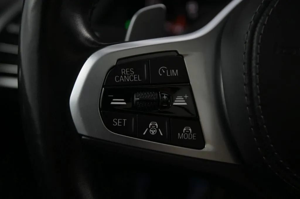 Used 2021 BMW X5 M50i AWD/4WD image 23