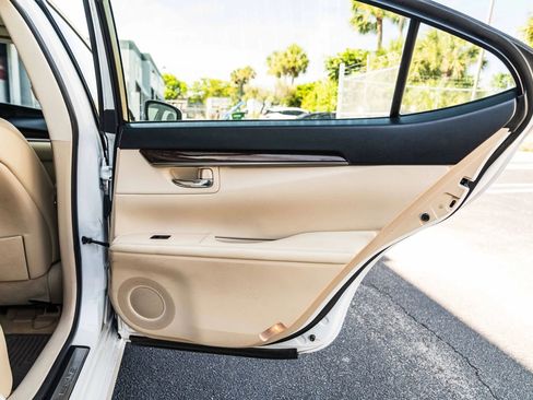 Used 2014 Lexus ES 350 w/ Premium Package FWD image 28