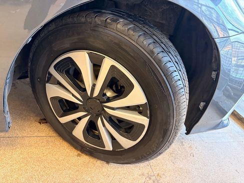 Used 2017 Toyota Prius Prime Premium image 43