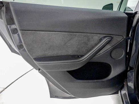 Used 2023 Tesla Model Y Long Range image 36