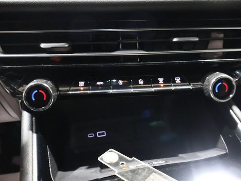 Used 2024 Chevrolet Traverse LT image 29