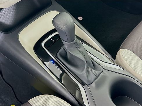 Used 2025 Toyota Corolla LE image 16