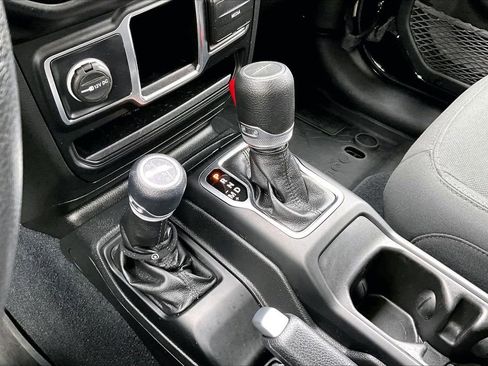 Certified 2022 Jeep Gladiator Sport AWD/4WD image 30