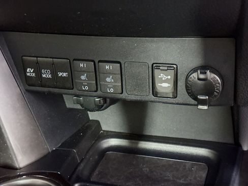 Used 2018 Toyota RAV4 SE w/ Advanced Technology Package AWD/4WD image 41