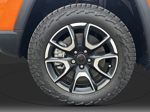 New 2026 Jeep Compass Trailhawk w/ Sun, Sound & Navigation Group AWD/4WD image 9