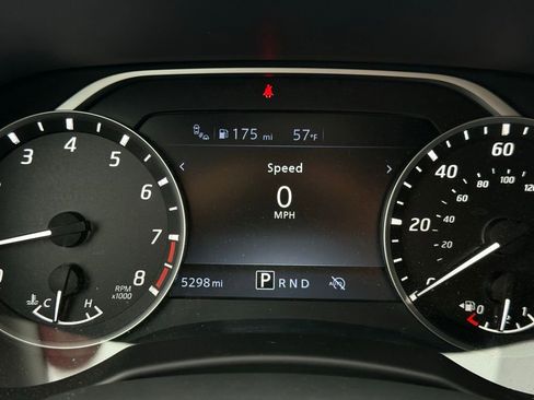 Certified 2025 Nissan Frontier SV RWD image 31
