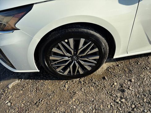 Used 2025 Nissan Altima 2.5 SV image 30