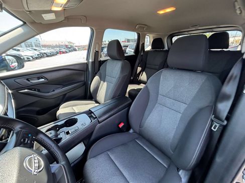 Used 2025 Nissan Rogue SV FWD image 38