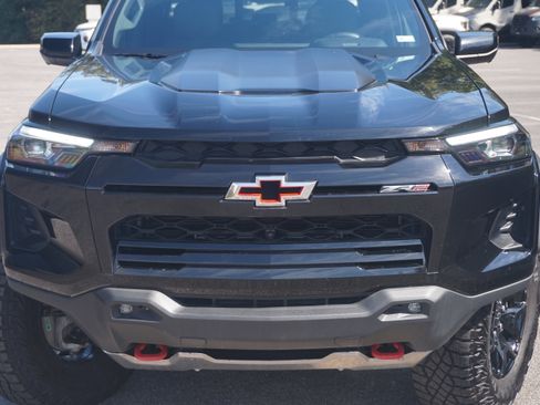 Used 2025 Chevrolet Colorado ZR2 w/ Midnight Edition image 12
