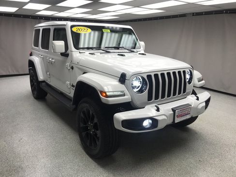 Used 2022 Jeep Wrangler Unlimited Sahara AWD/4WD image 5