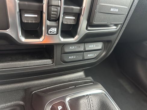 New 2025 Jeep Gladiator Sport image 69