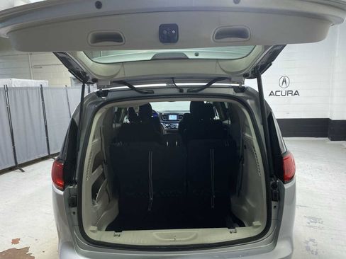 Used 2023 Chrysler Voyager LX FWD image 19