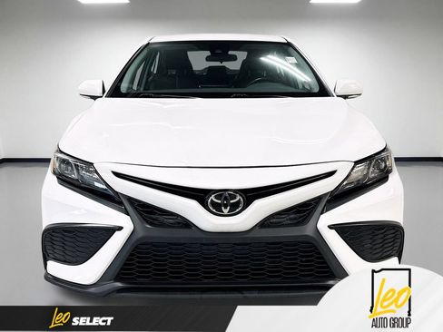 Used 2023 Toyota Camry SE FWD image 2