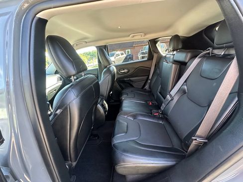 Used 2023 Jeep Cherokee Altitude Lux AWD/4WD image 18