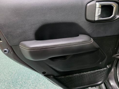 Used 2019 Jeep Wrangler Unlimited Sahara w/ Uconnect 4C Nav & Sound Group AWD/4WD image 19