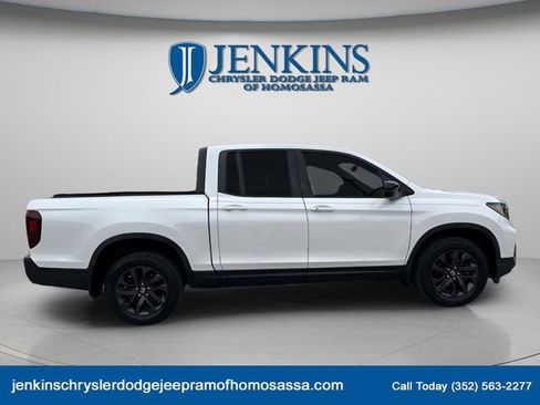 Used 2023 Honda Ridgeline Sport image 2