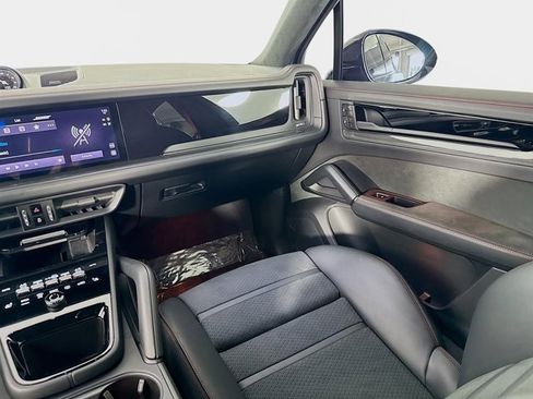 Used 2025 Porsche Cayenne GTS image 26