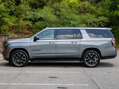 Used 2022 Chevrolet Suburban RST w/ Luxury Package AWD/4WD image 9