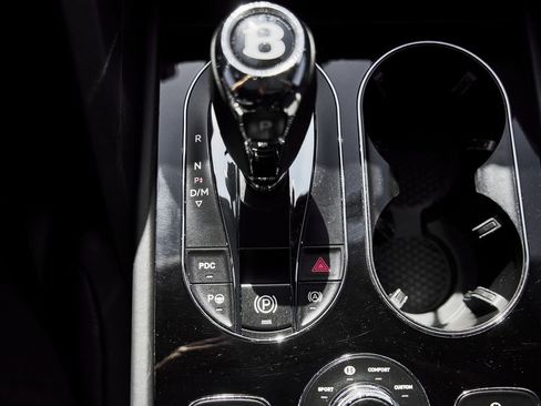 Used 2022 Bentley Bentayga AWD/4WD image 66