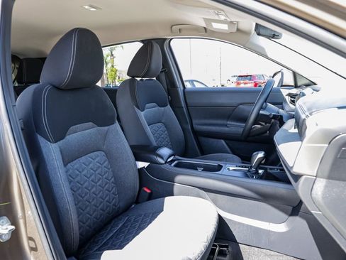 Used 2025 Nissan Kicks SV FWD image 18