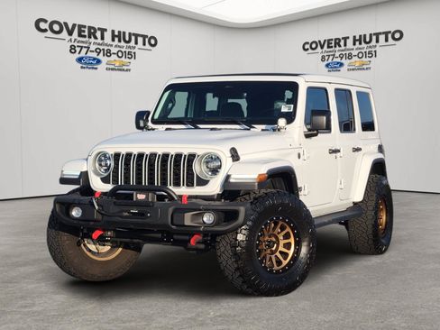 Used 2025 Jeep Wrangler Unlimited Sahara AWD/4WD image 1