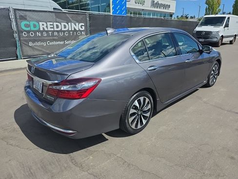 Used 2017 Honda Accord Touring image 5