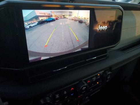 Used 2024 Jeep Wrangler Sahara image 25