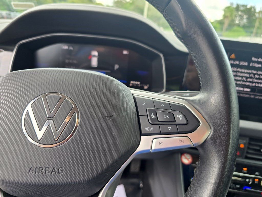 Used 2025 Volkswagen Jetta SE FWD image 19