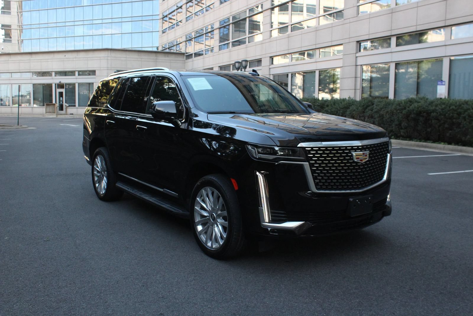 Used 2021 Cadillac Escalade Luxury AWD/4WD image 1