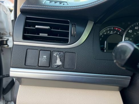 Used 2014 Toyota Camry LE image 27