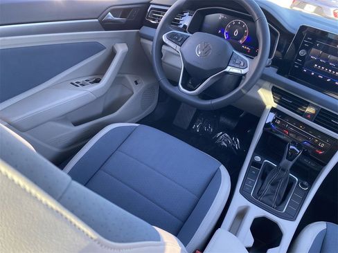 New 2026 Volkswagen Jetta SE image 10