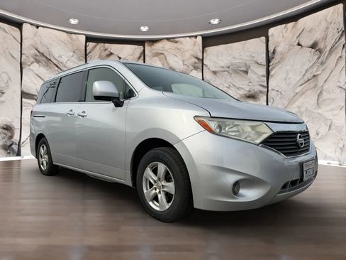 Used 2016 Nissan Quest SV FWD image 3