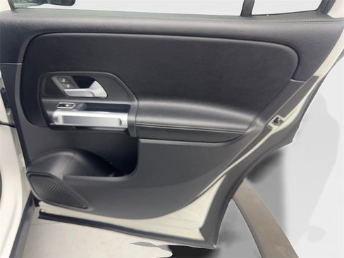 Used 2022 Mercedes-Benz GLB 250 w/ Premium Package Lite image 40