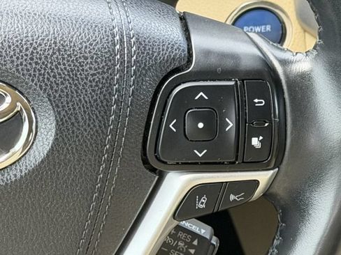 Used 2019 Toyota Highlander XLE AWD/4WD image 13