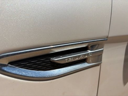 Used 2016 Ford Taurus SEL FWD image 9