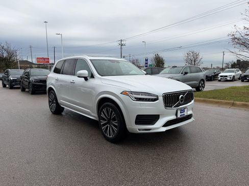 Used 2021 Volvo XC90 T5 Momentum w/ Advanced Package image 7