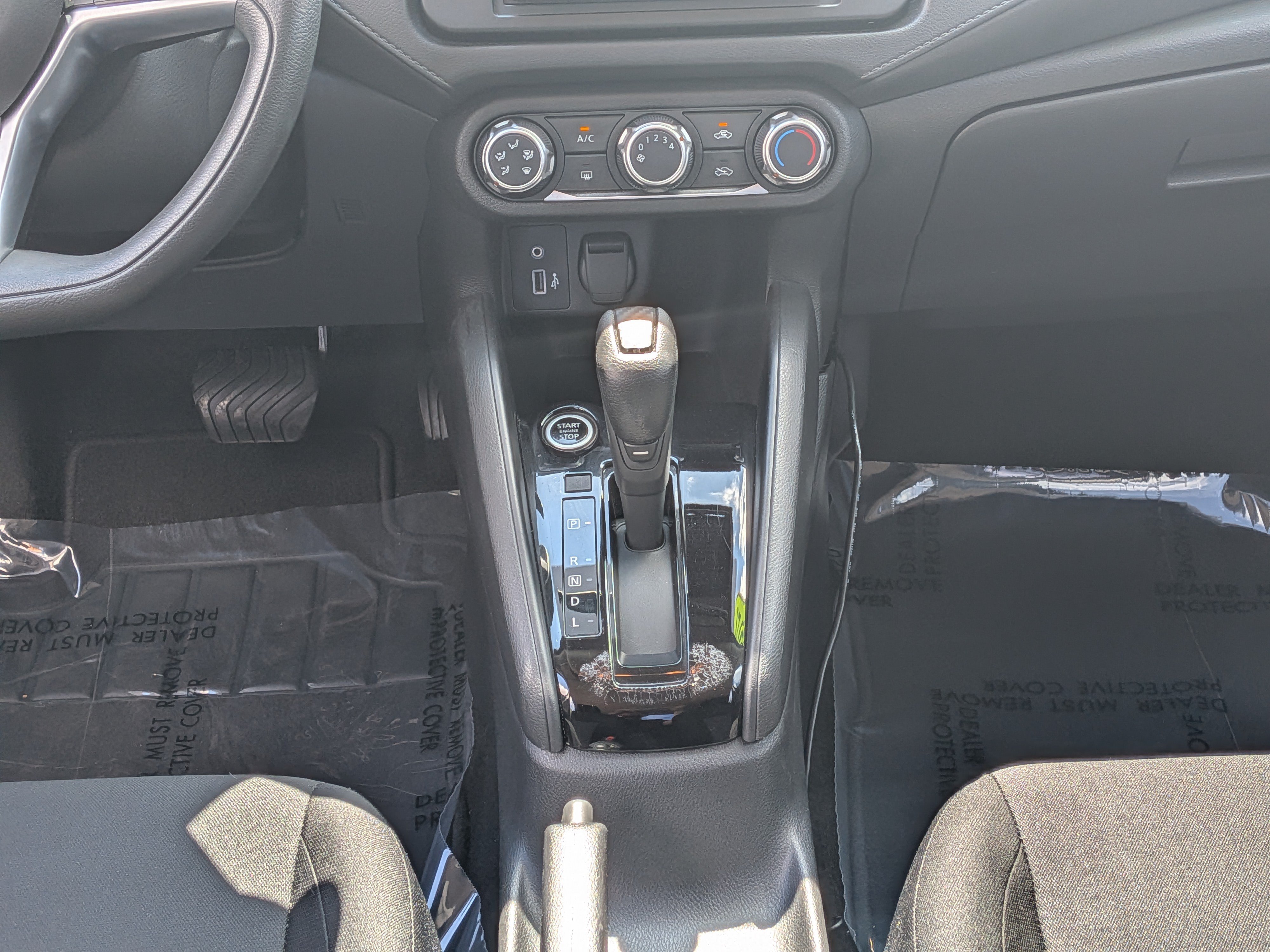 Used 2021 Nissan Versa S FWD image 19