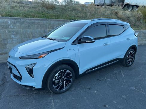 Used 2022 Chevrolet Bolt EUV Premier w/ Super Cruise Package image 3